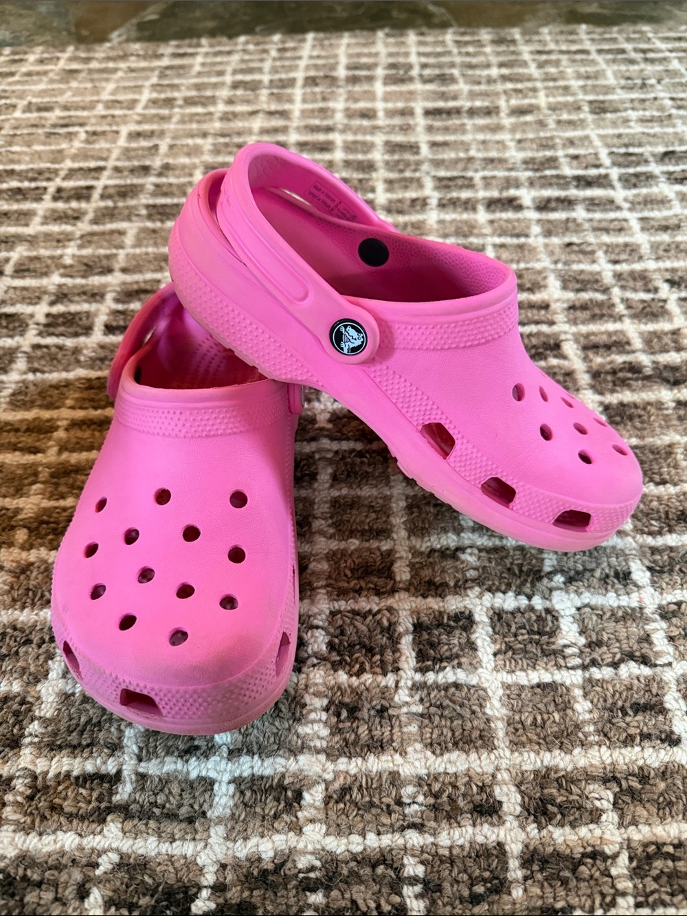 CROCS Kids Classic Clog in Bright Pink